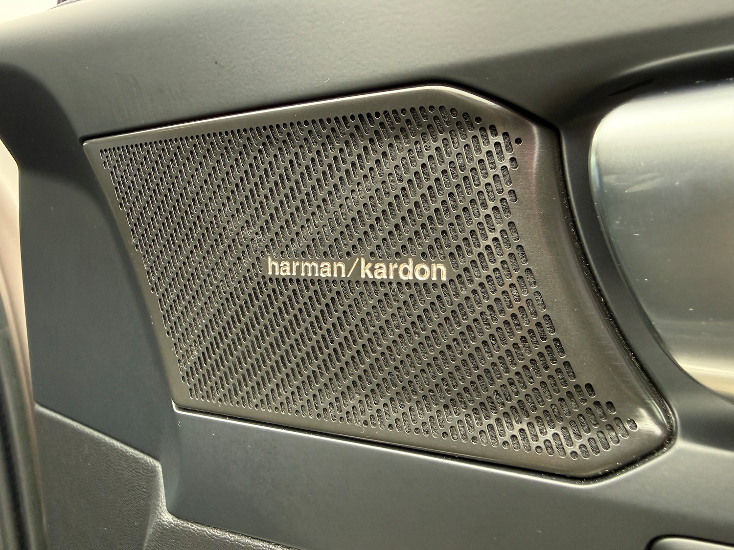 Used Volvo XC40 2023 for sale - 77208225: Photo 27