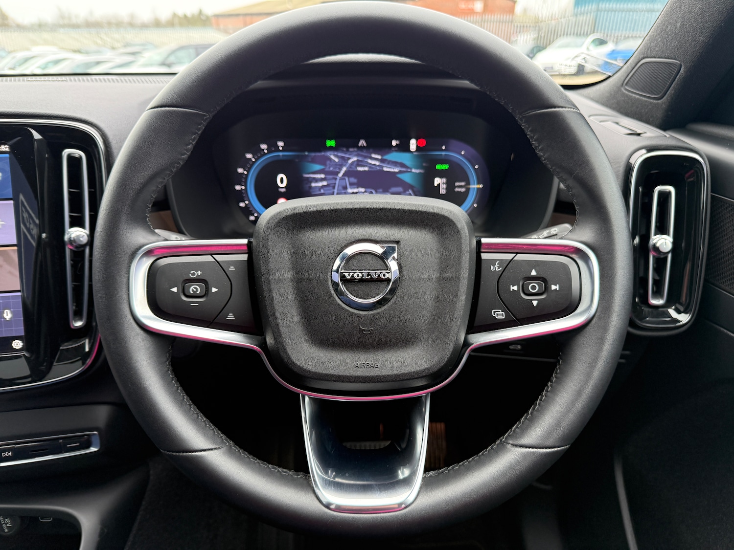 Used Volvo XC40 2023 for sale - 77208225: Photo 29