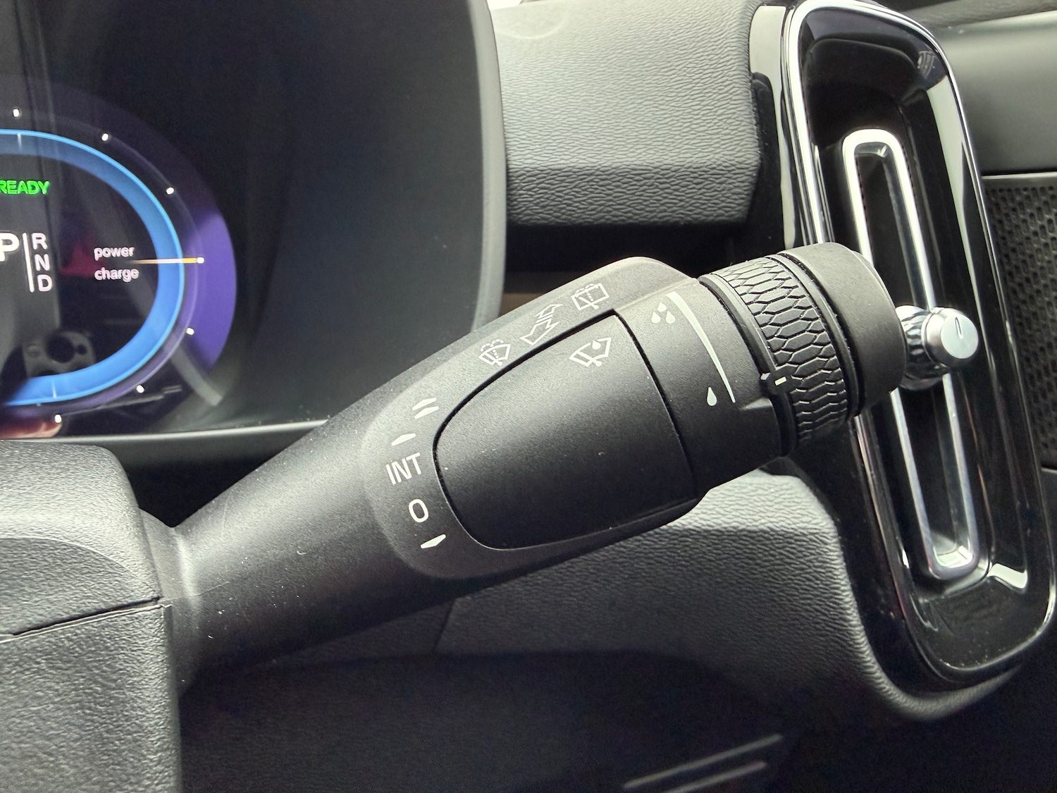 Used Volvo XC40 2023 for sale - 77208225: Photo 33