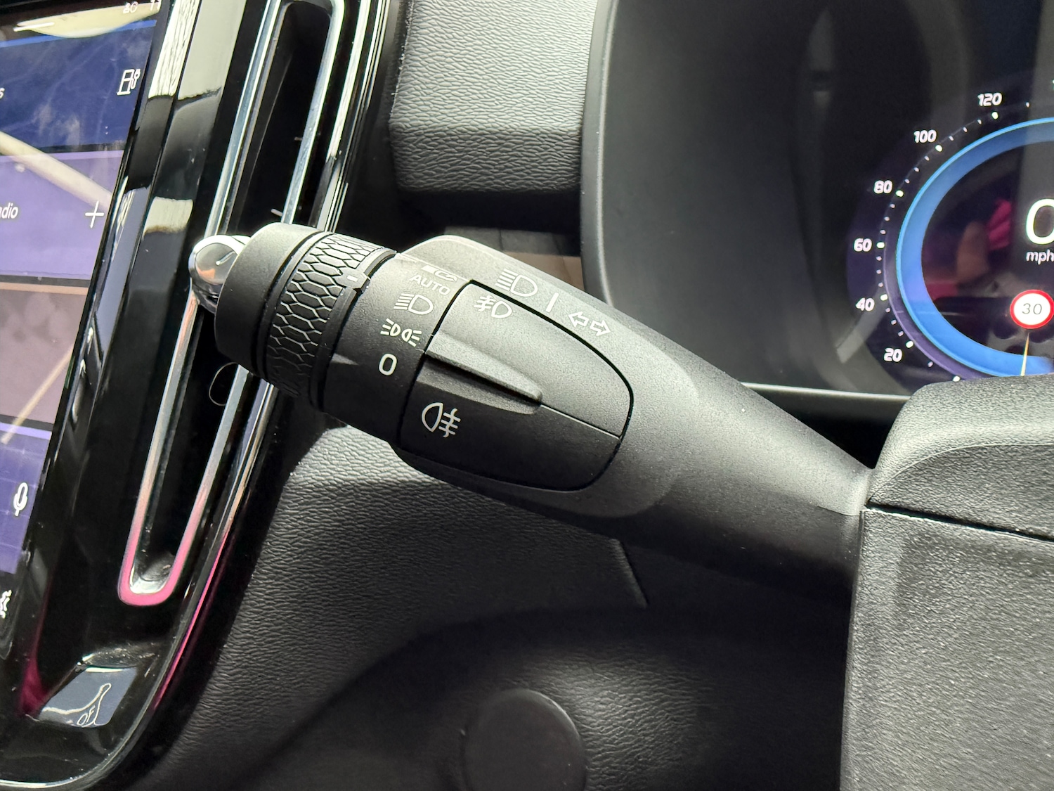 Used Volvo XC40 2023 for sale - 77208225: Photo 34