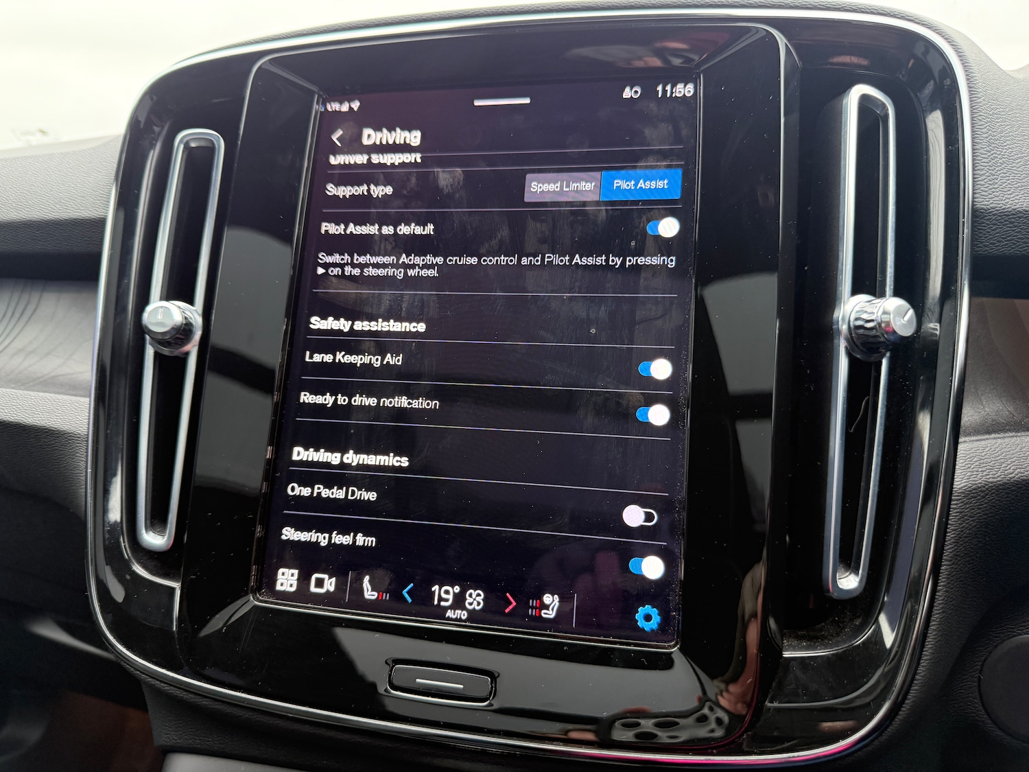 Used Volvo XC40 2023 for sale - 77208225: Photo 38