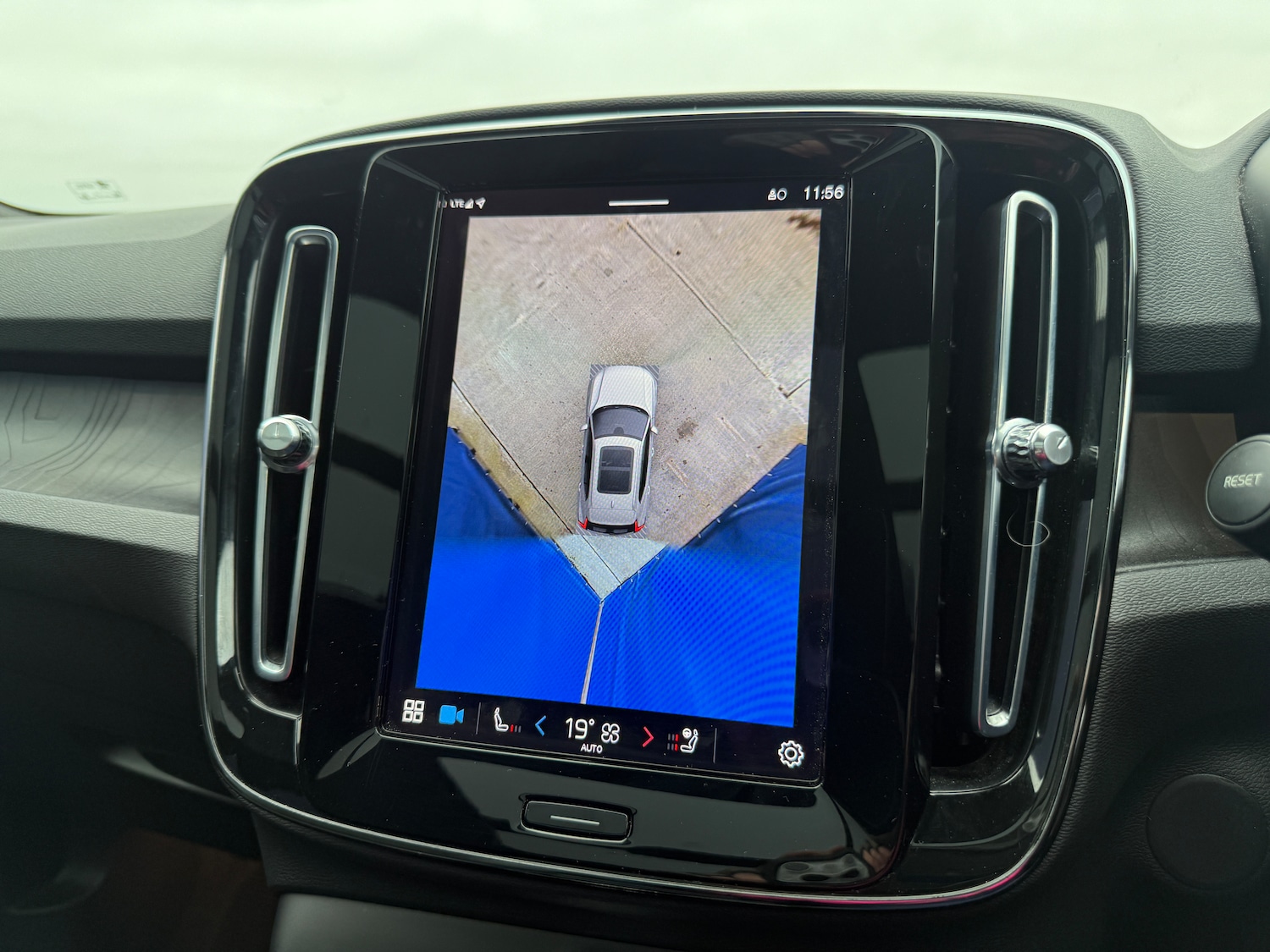 Used Volvo XC40 2023 for sale - 77208225: Photo 39