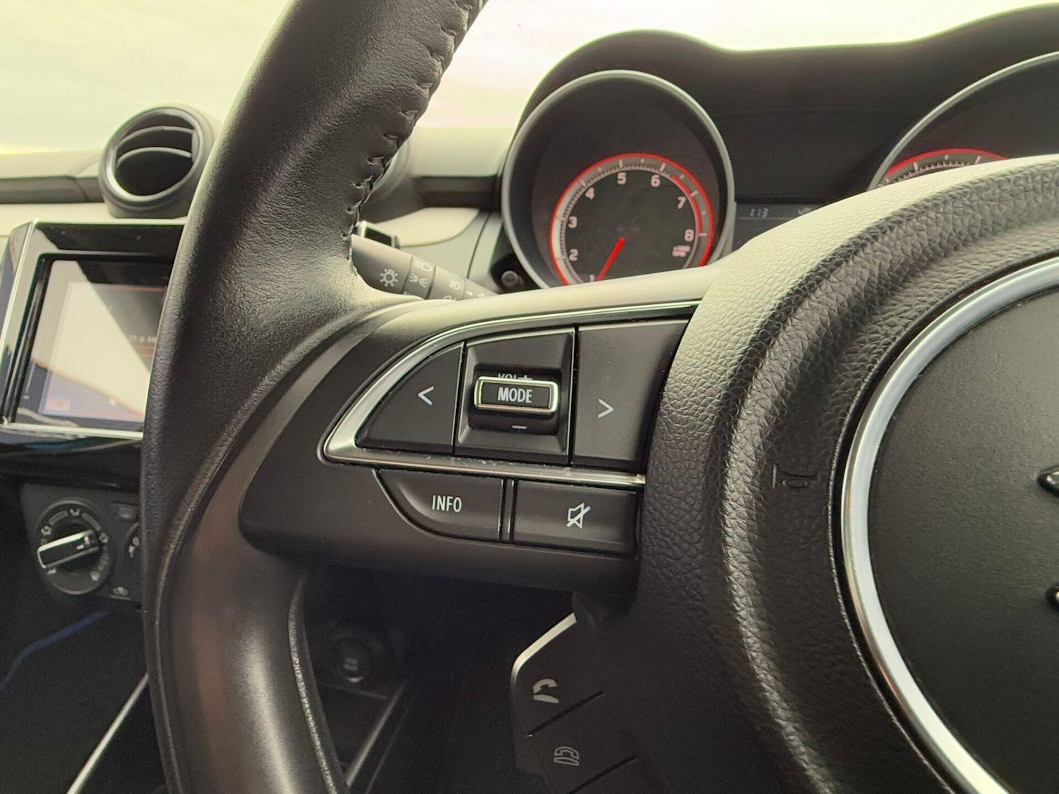 Used Suzuki Swift 2017 for sale - 76736540: Photo 28