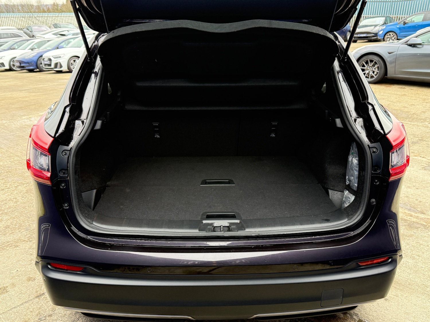 Used Nissan Qashqai 2017 for sale - 77208269: Photo 17