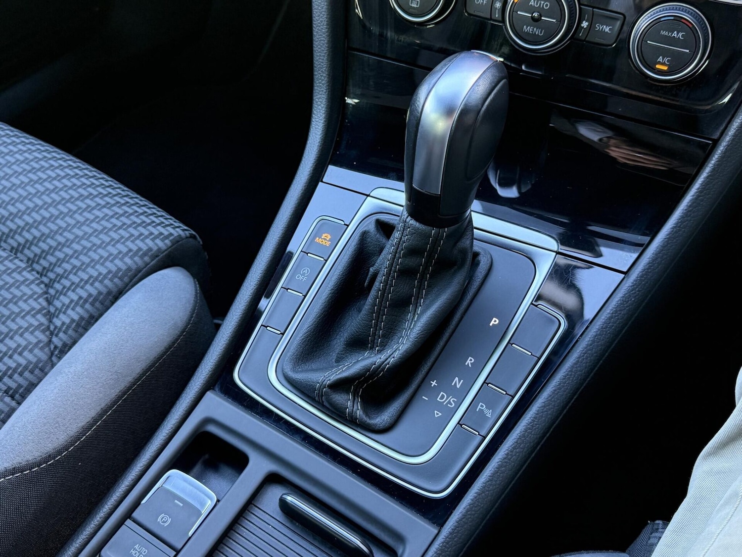 Used Volkswagen Golf 2020 for sale - 76343825: Photo 35