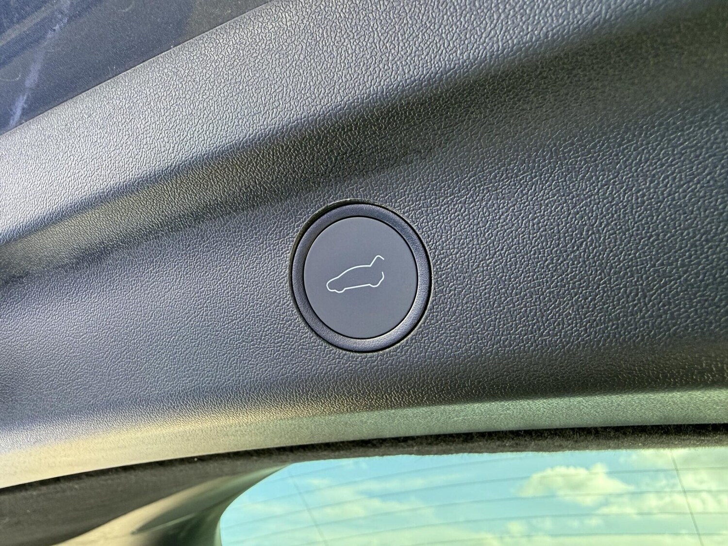 Used Tesla Model Y 2023 for sale - 78015901: Photo 24