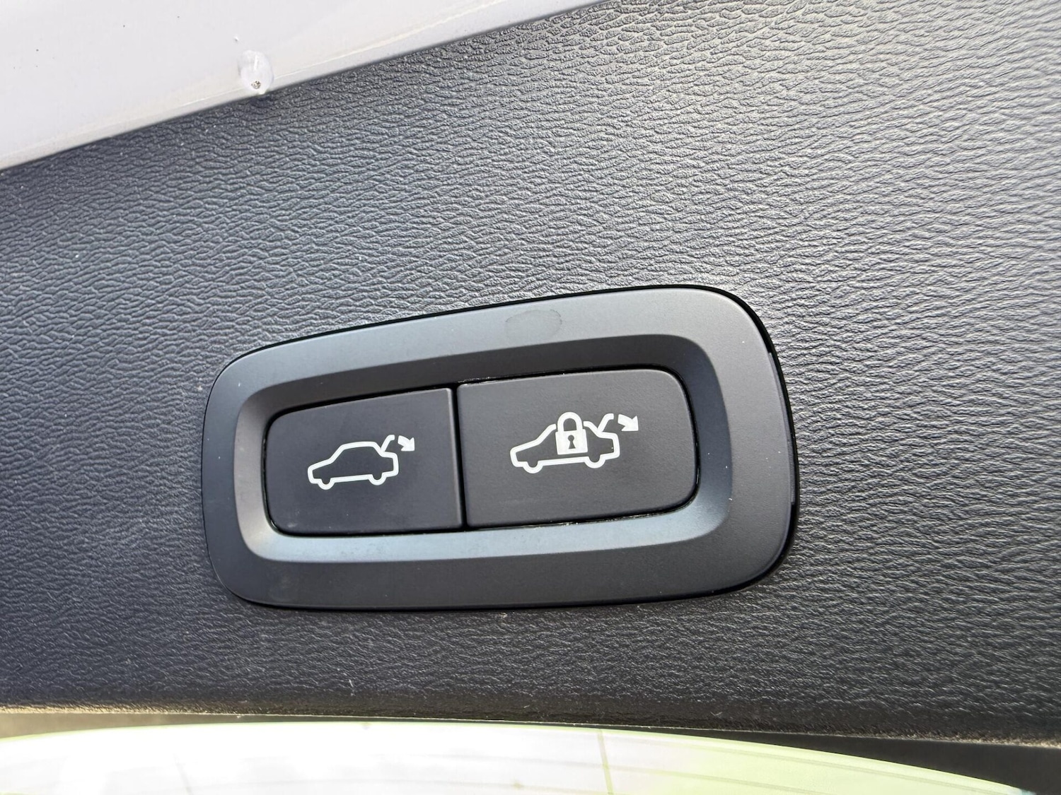 Used Volvo XC40 2023 for sale - 77947179: Photo 23