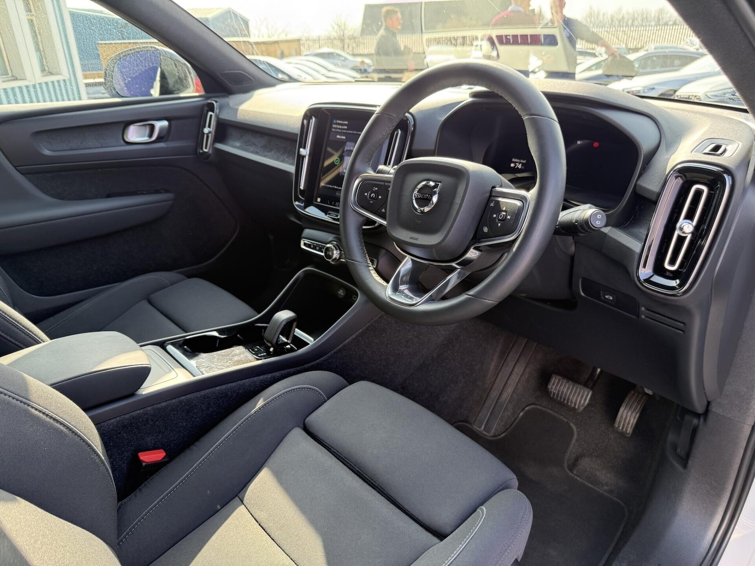 Used Volvo XC40 2023 for sale - 77947179: Photo 3