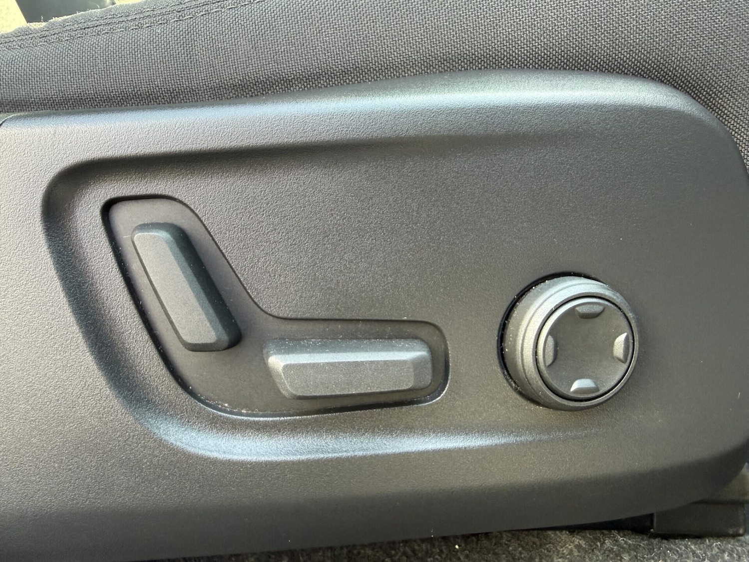 Used Volvo XC40 2023 for sale - 77947179: Photo 33