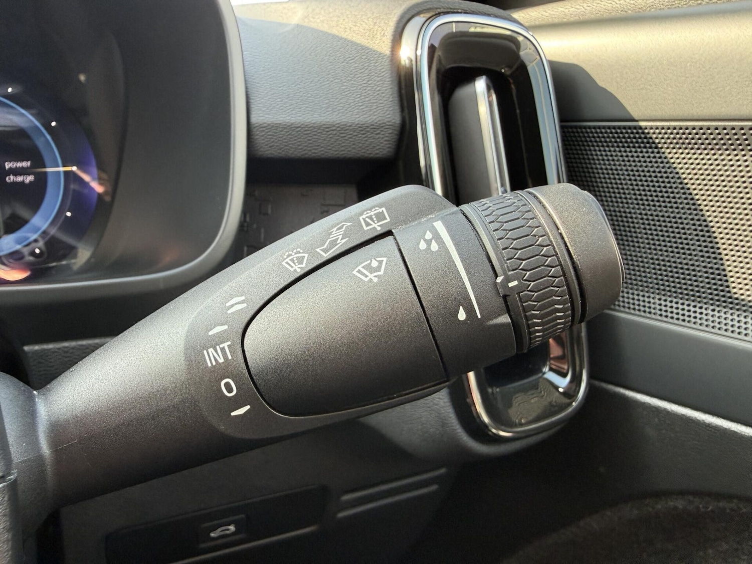 Used Volvo XC40 2023 for sale - 77947179: Photo 38