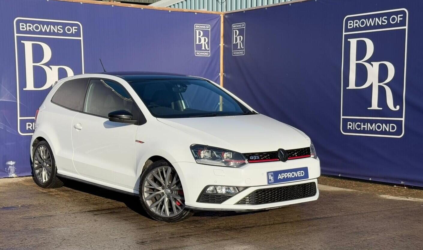 Used Volkswagen Polo 2015 for sale - 76739402: Photo 1