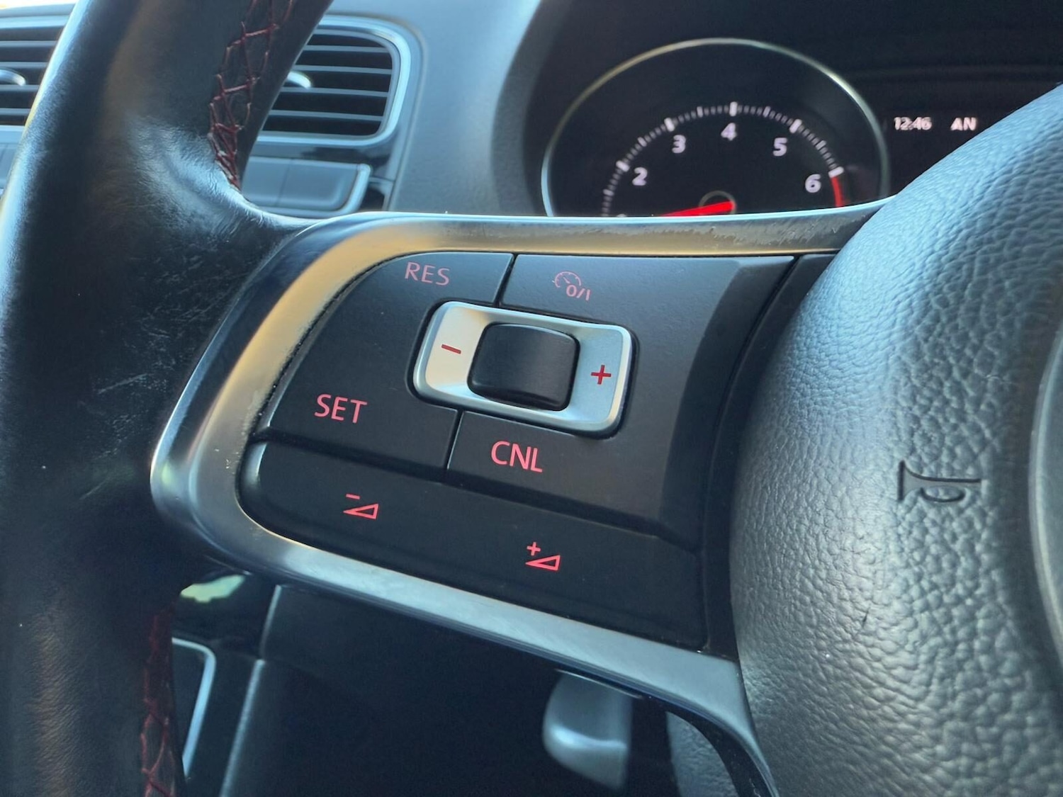 Used Volkswagen Polo 2015 for sale - 76739402: Photo 30