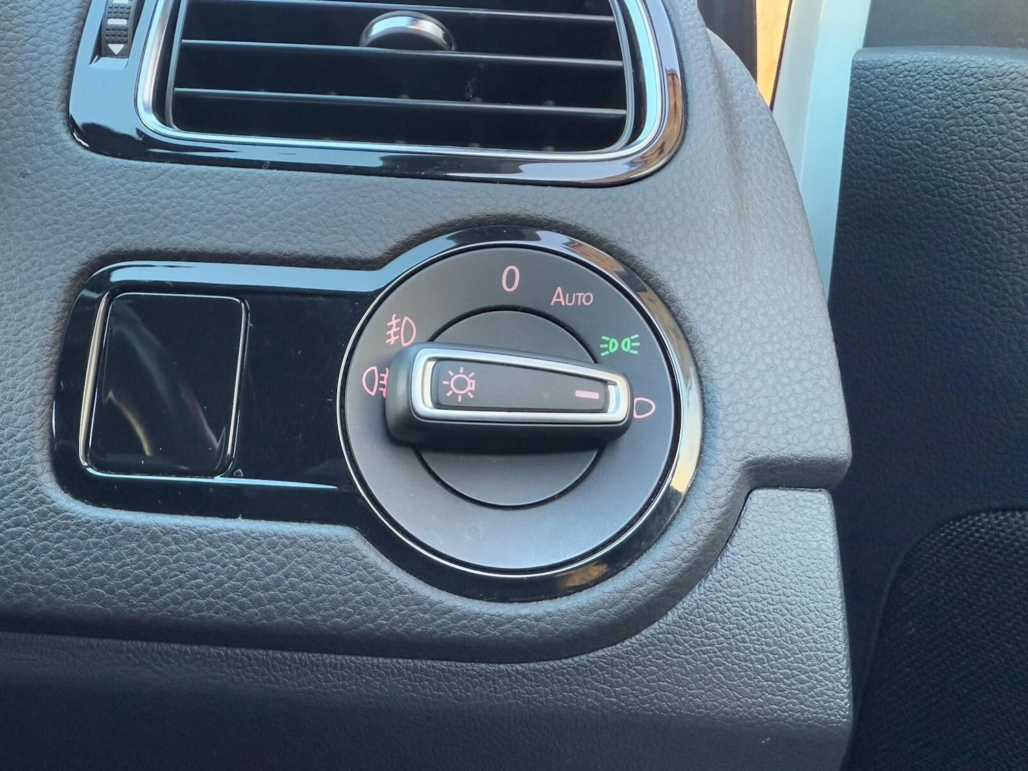 Used Volkswagen Polo 2015 for sale - 76739402: Photo 34