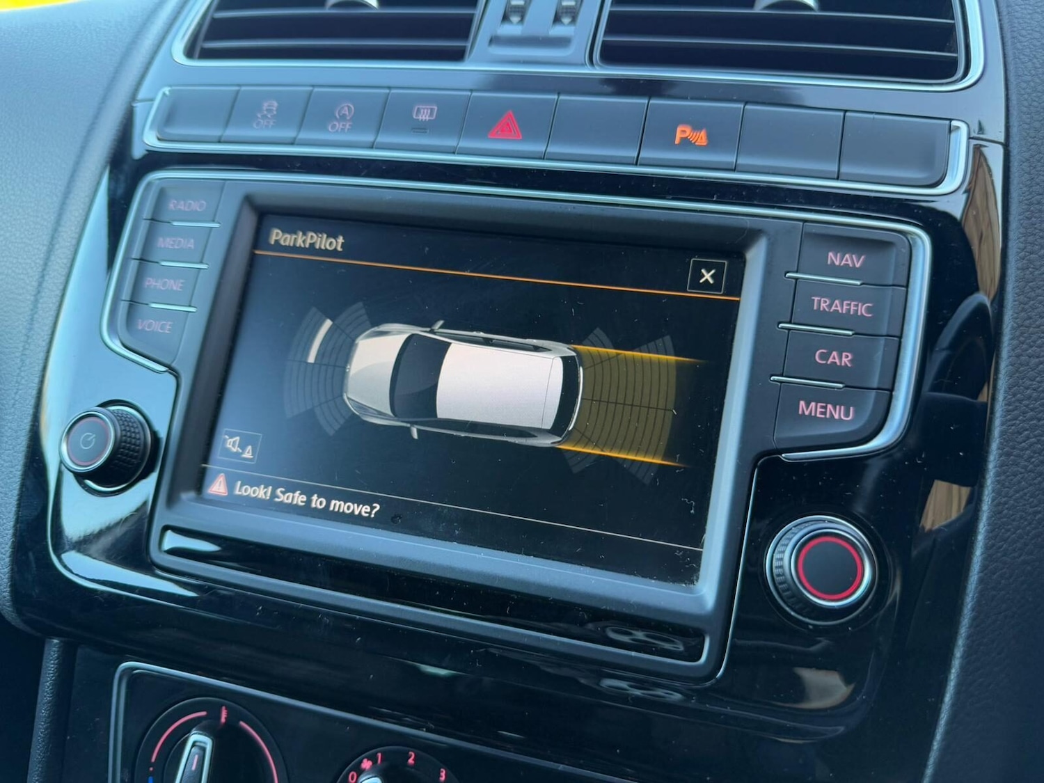 Used Volkswagen Polo 2015 for sale - 76739402: Photo 37