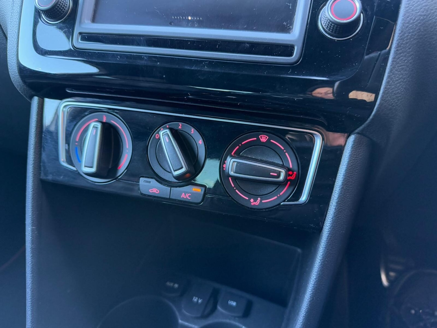 Used Volkswagen Polo 2015 for sale - 76739402: Photo 38