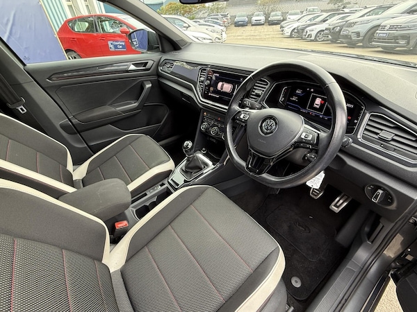 Used Volkswagen T-Roc 2018 for sale - 76182564: Photo 3