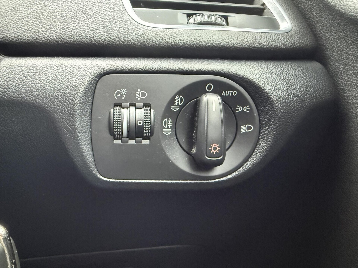 Used Audi Q3 2014 for sale - 76932225: Photo 30