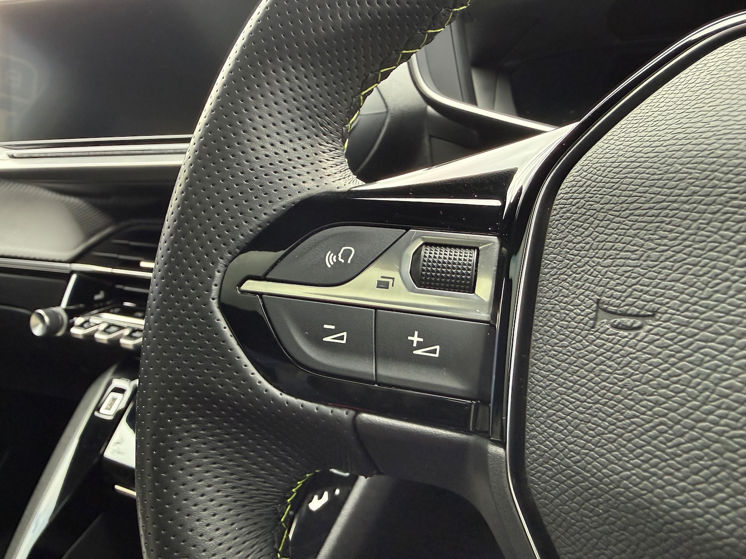 Used Peugeot E-2008 for sale - 77656432: Photo 32