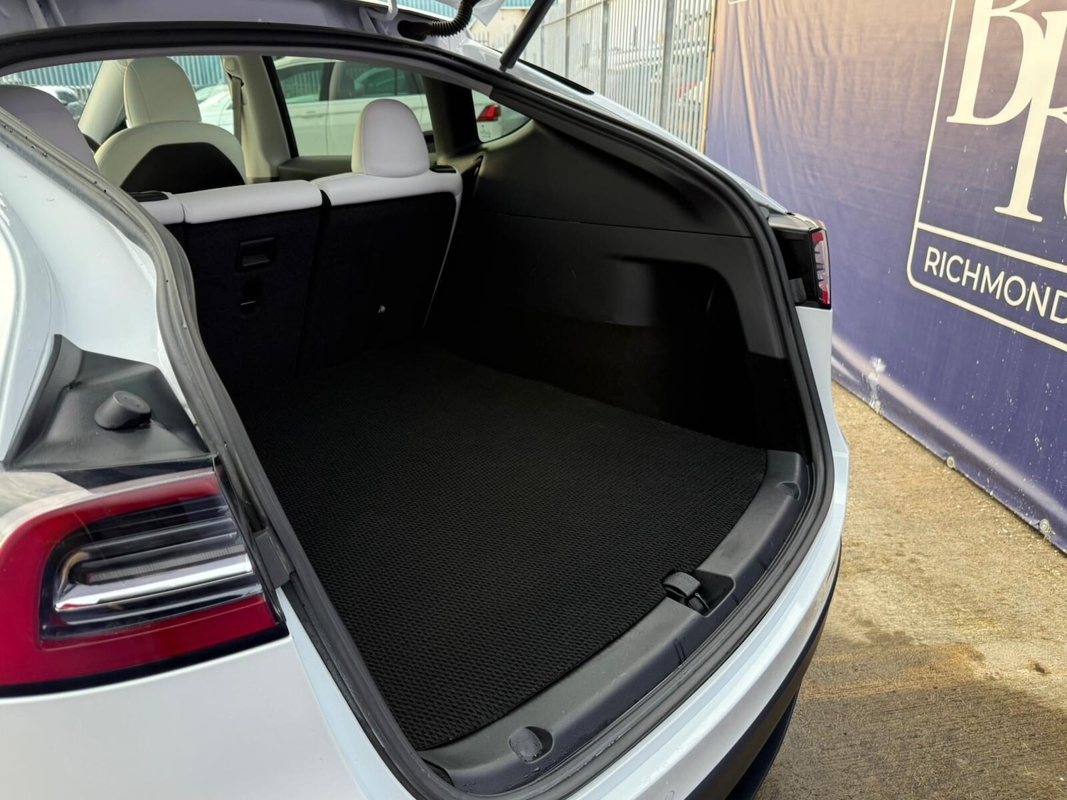 Used Tesla Model Y 2022 for sale - 76932232: Photo 20