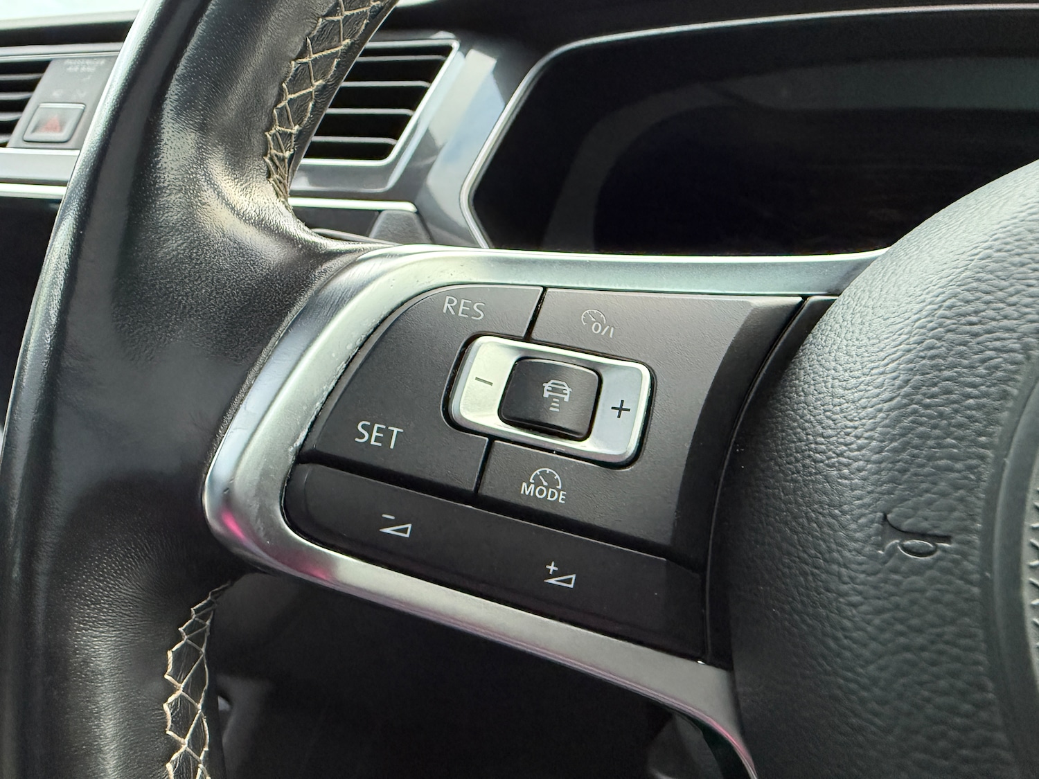 Used Volkswagen Tiguan 2018 for sale - 77272525: Photo 30