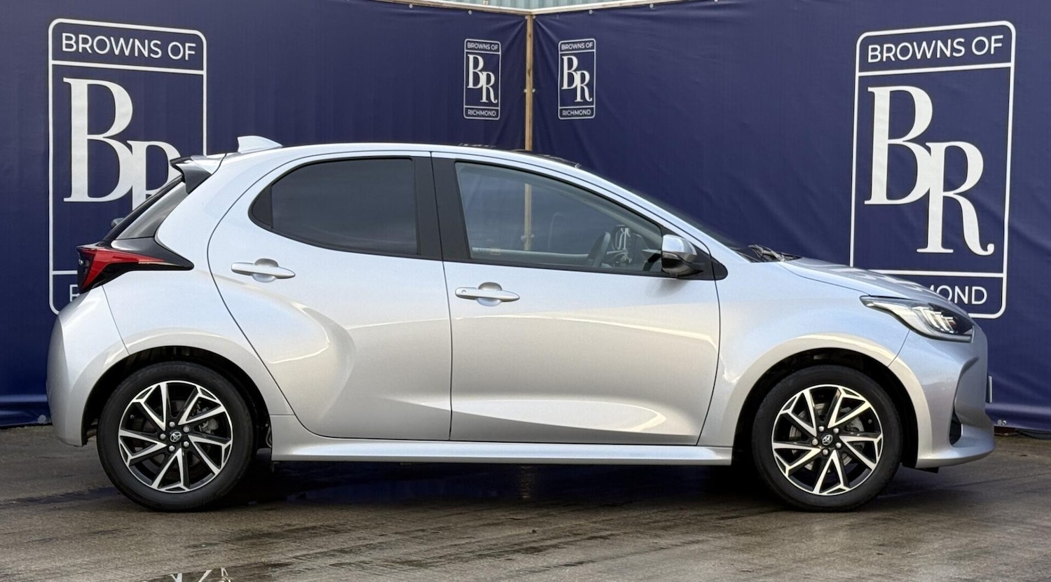 Used Toyota Yaris 2023 for sale - 77187583: Photo 2