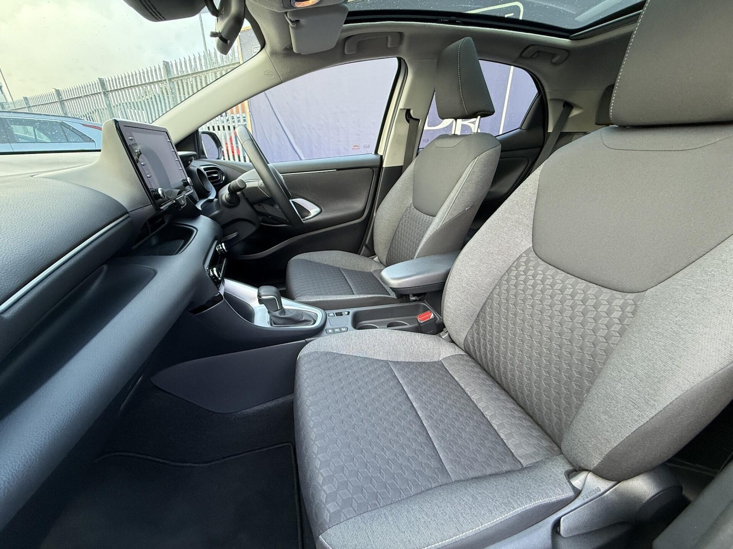 Used Toyota Yaris 2023 for sale - 77187583: Photo 21