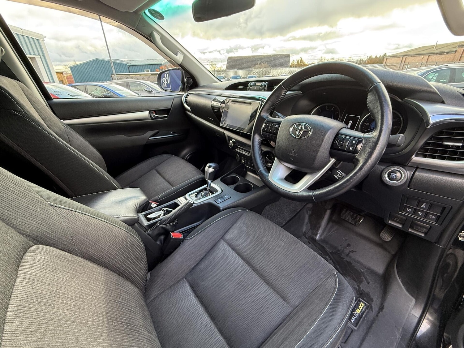 Used Toyota Hilux 2019 for sale - 76518552: Photo 3