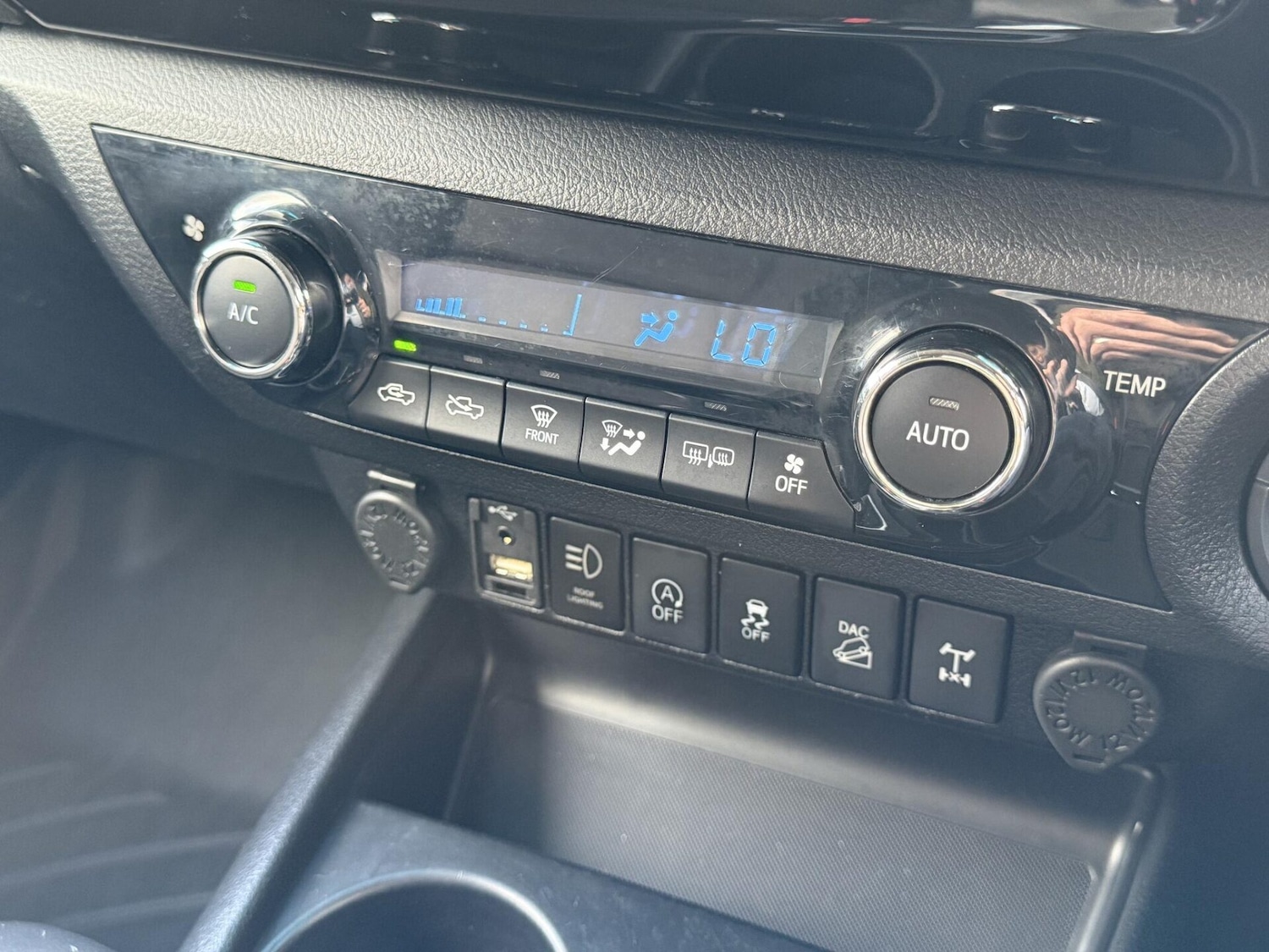 Used Toyota Hilux 2019 for sale - 76518552: Photo 31