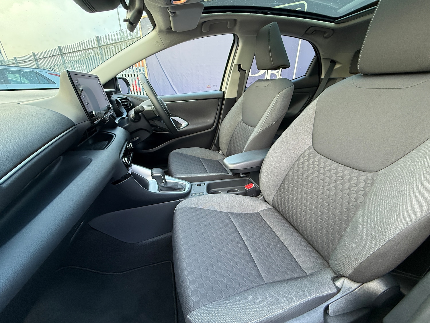 Used Toyota Yaris for sale - 77221366: Photo 25