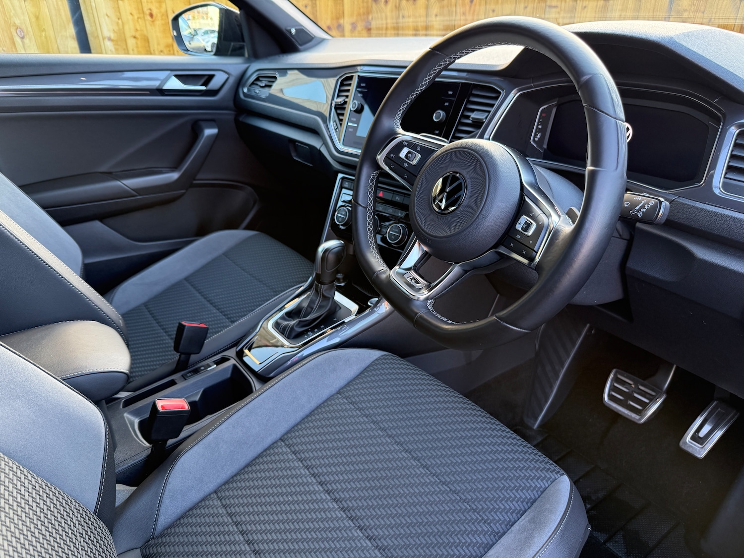 Used Volkswagen T-Roc 2020 for sale - 77352089: Photo 2