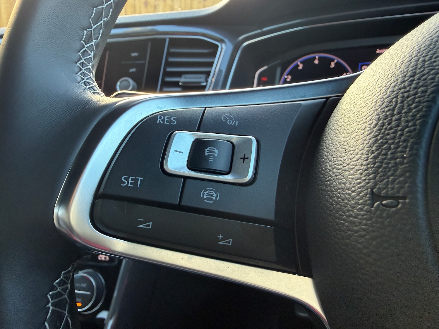 Used Volkswagen T-Roc 2020 for sale - 77352089: Photo 33