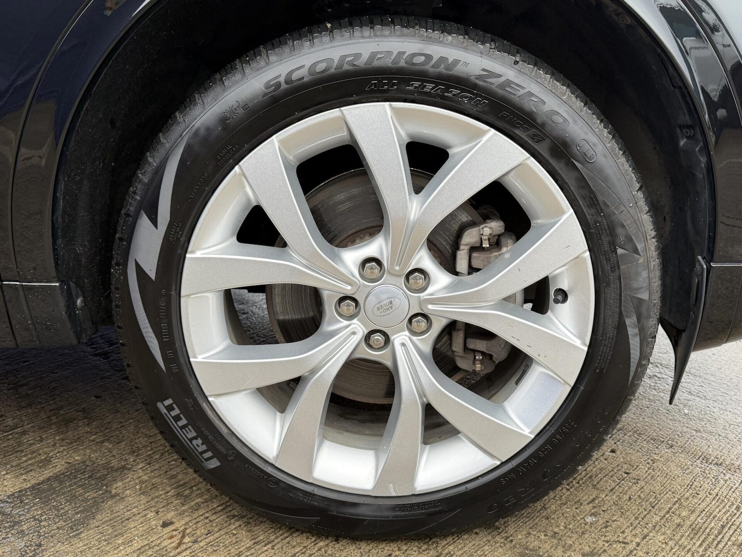 Used Land Rover Discovery 2022 for sale - 77037214: Photo 16