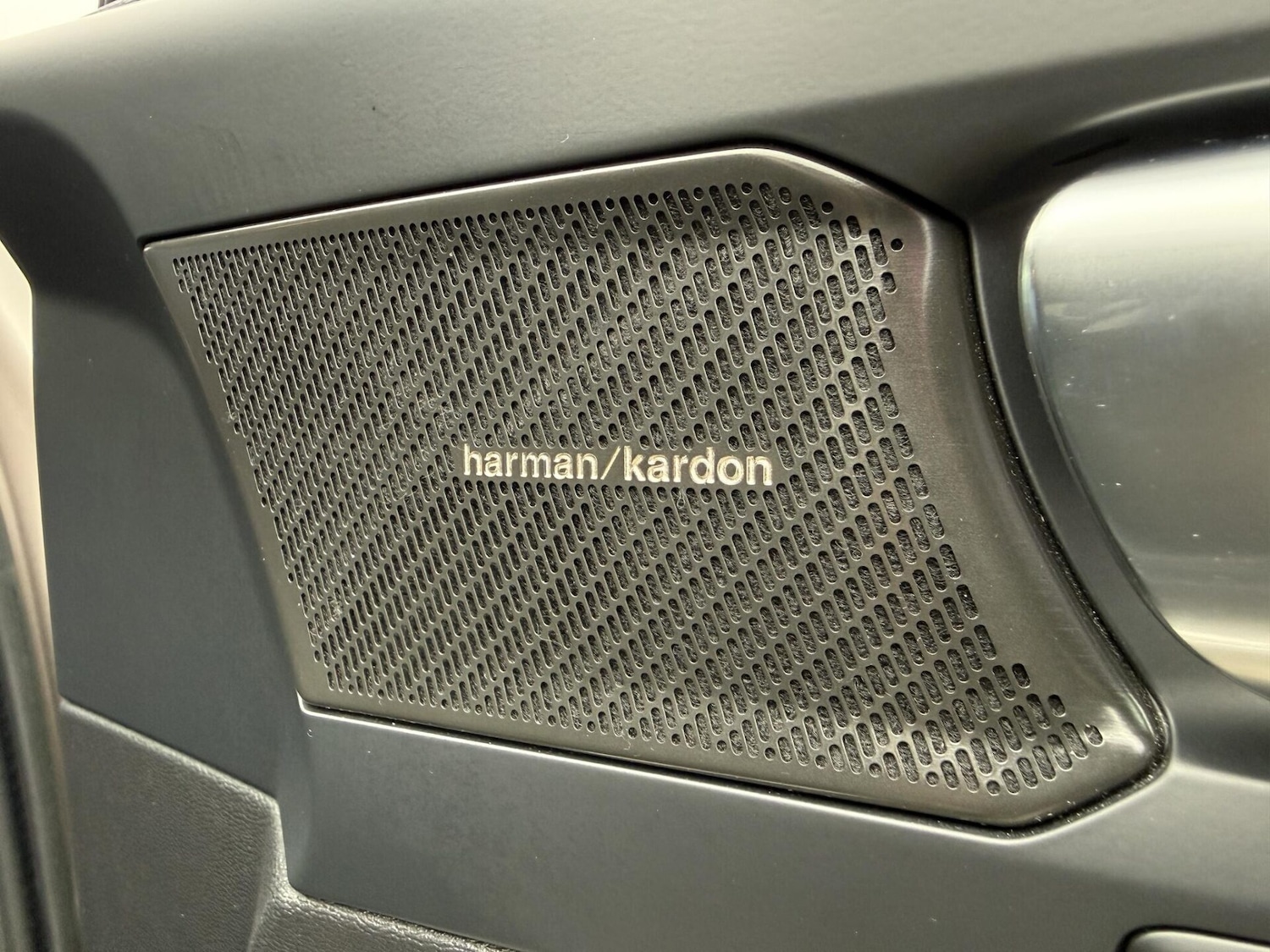 Used Volvo XC40 2023 for sale - 77069874: Photo 31