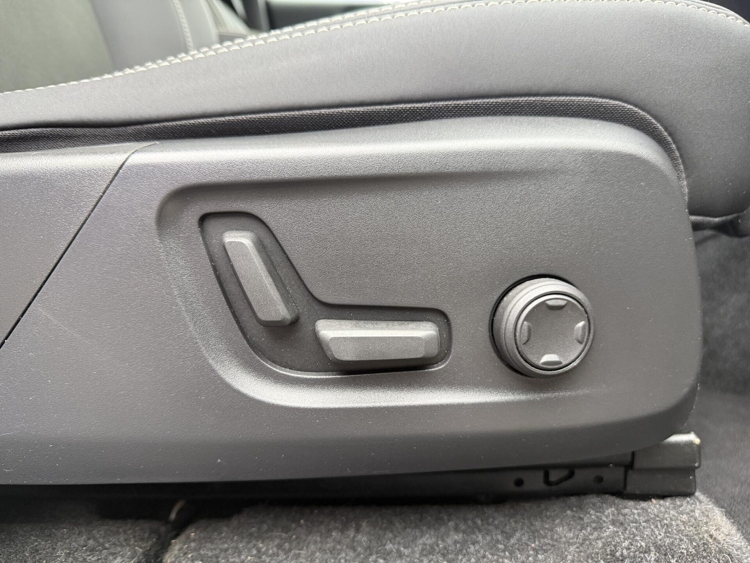 Used Volvo XC40 2023 for sale - 77069874: Photo 32