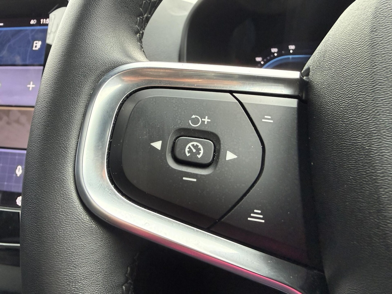 Used Volvo XC40 2023 for sale - 77069874: Photo 36