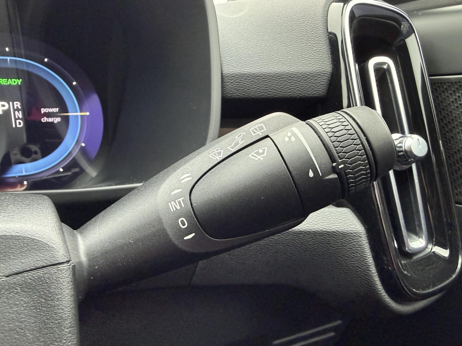 Used Volvo XC40 2023 for sale - 77069874: Photo 37