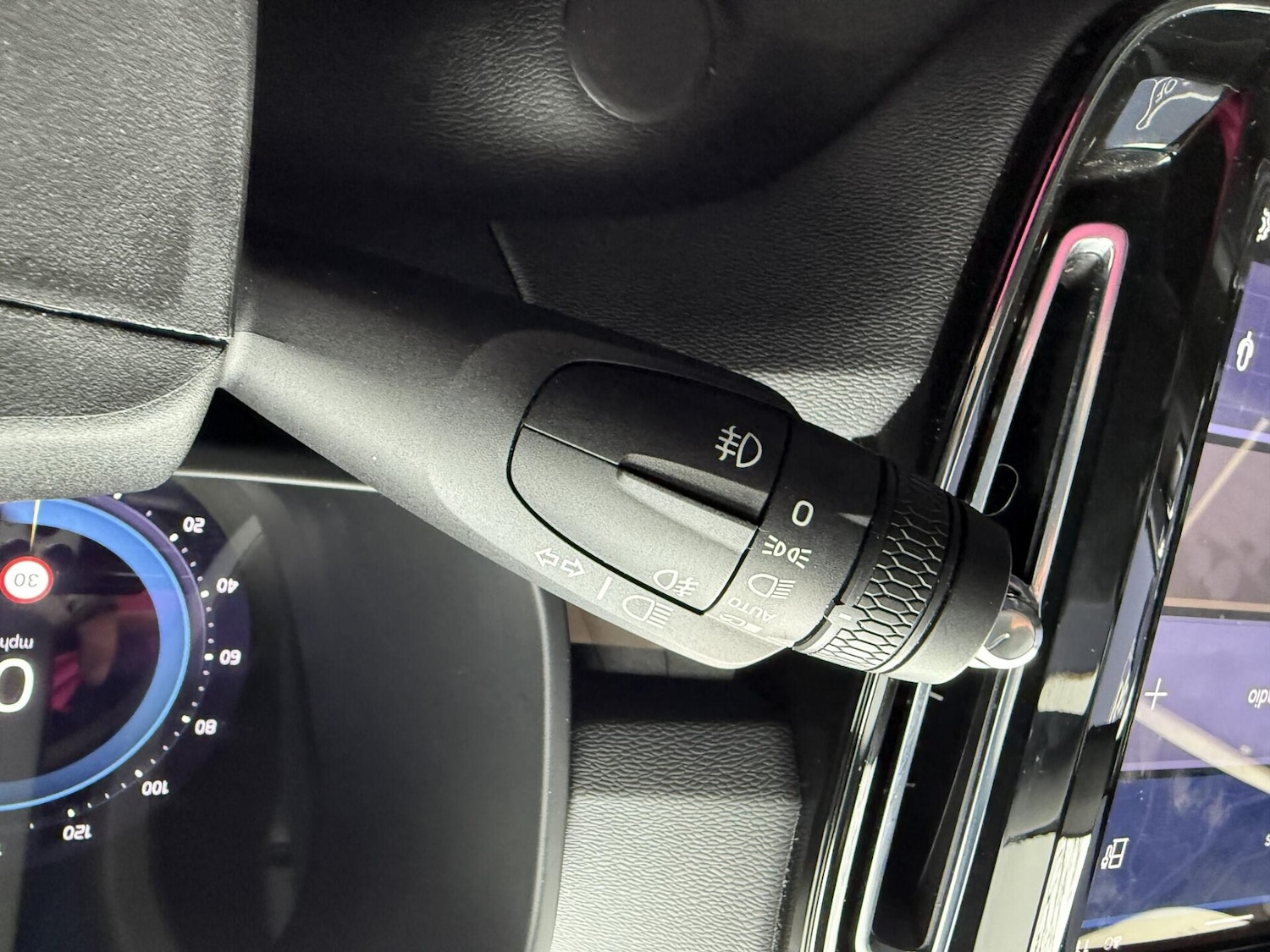 Used Volvo XC40 2023 for sale - 77069874: Photo 38