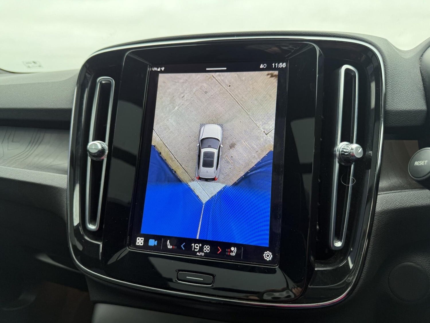 Used Volvo XC40 2023 for sale - 77069874: Photo 43