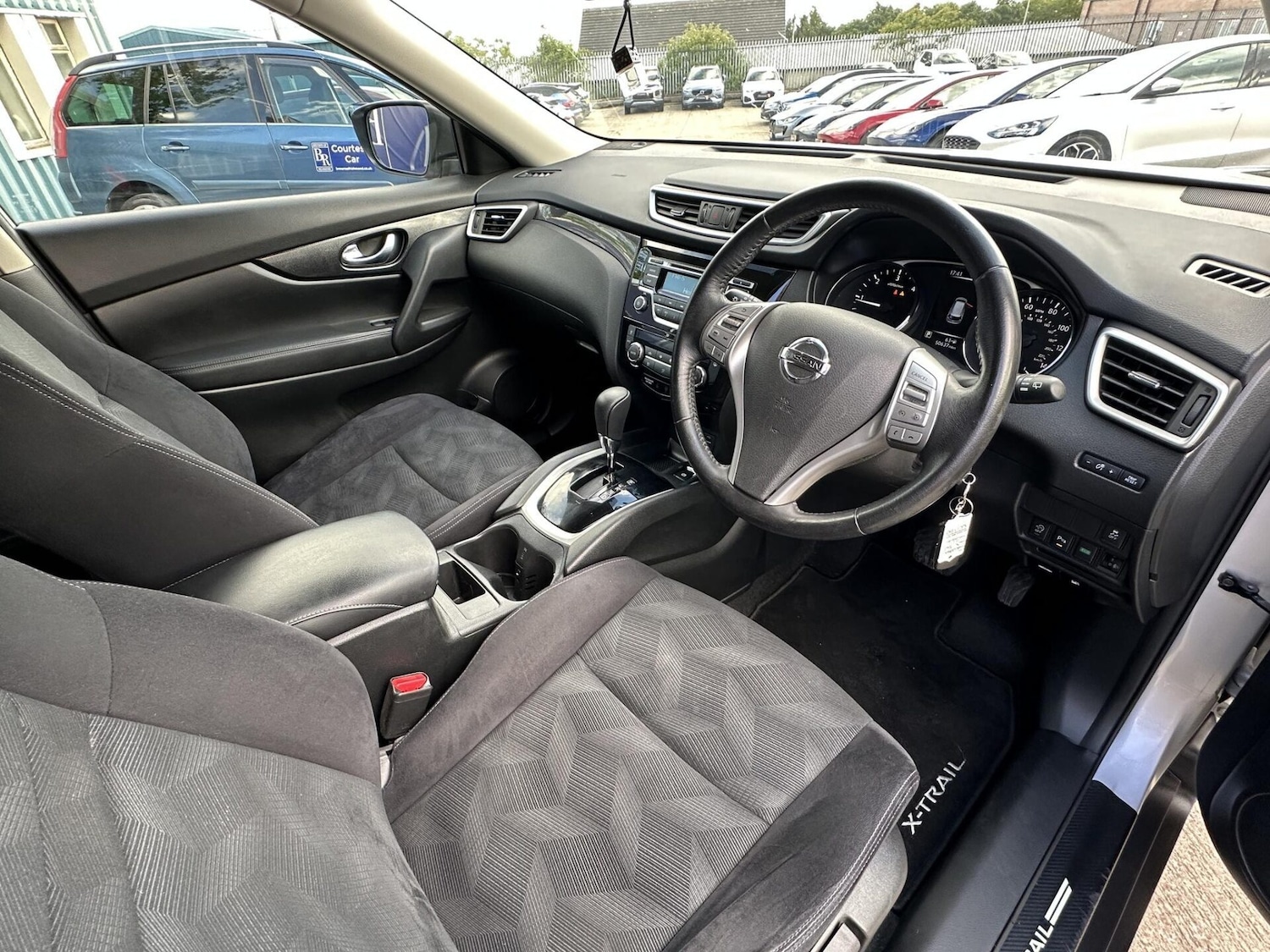 Used Nissan X-Trail 2017 for sale - 76449276: Photo 3