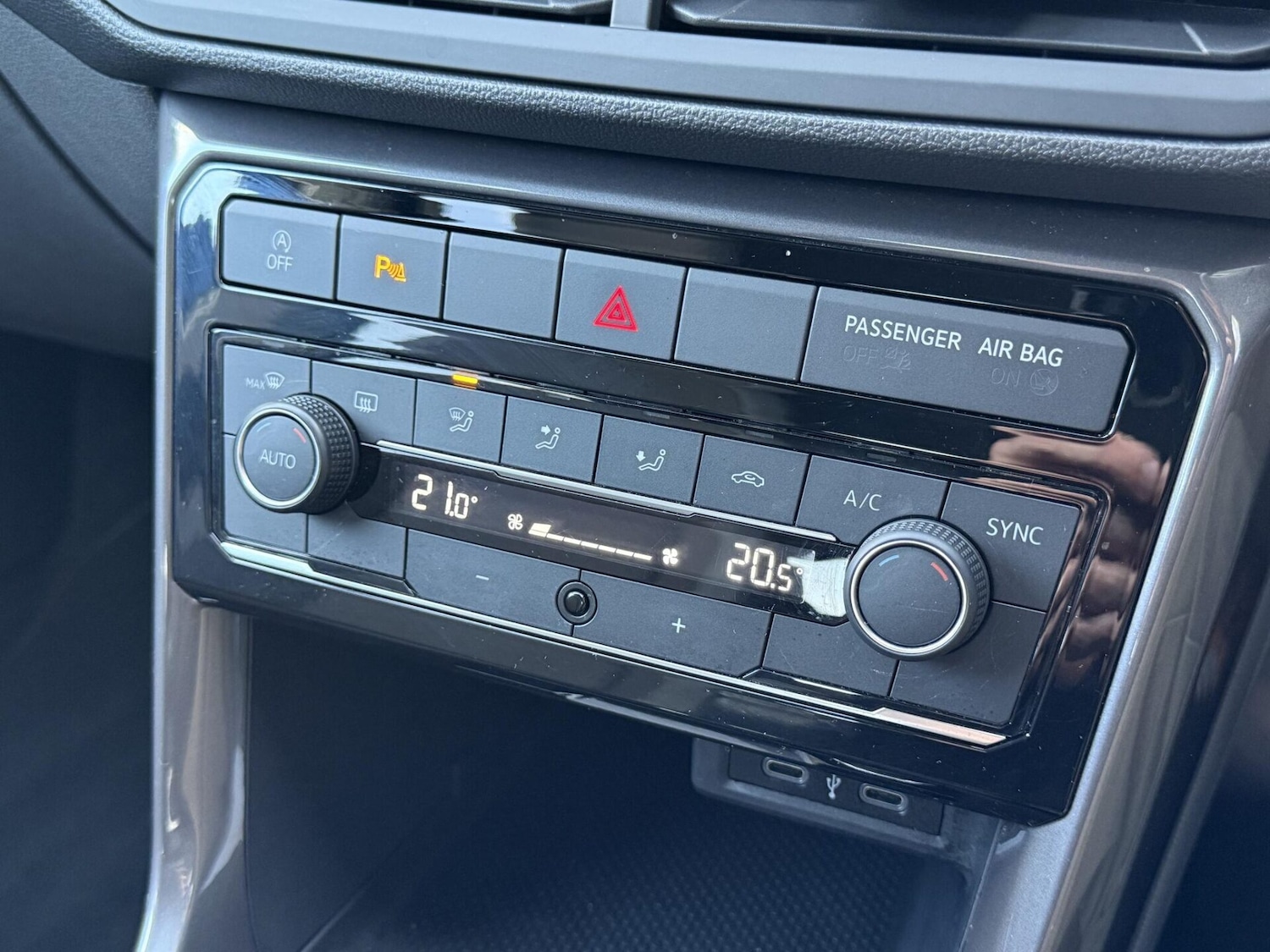 Used Volkswagen T-Cross 2021 for sale - 76406103: Photo 30