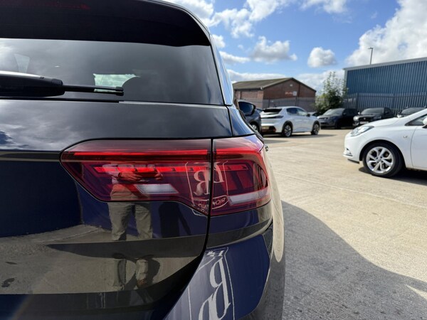 Used Volkswagen T-Roc 2021 for sale - 76040307: Photo 20