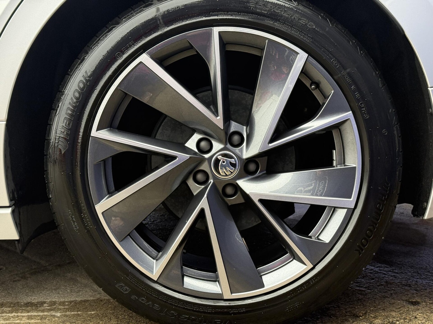 Used Skoda Enyaq 2023 for sale - 76985217: Photo 17