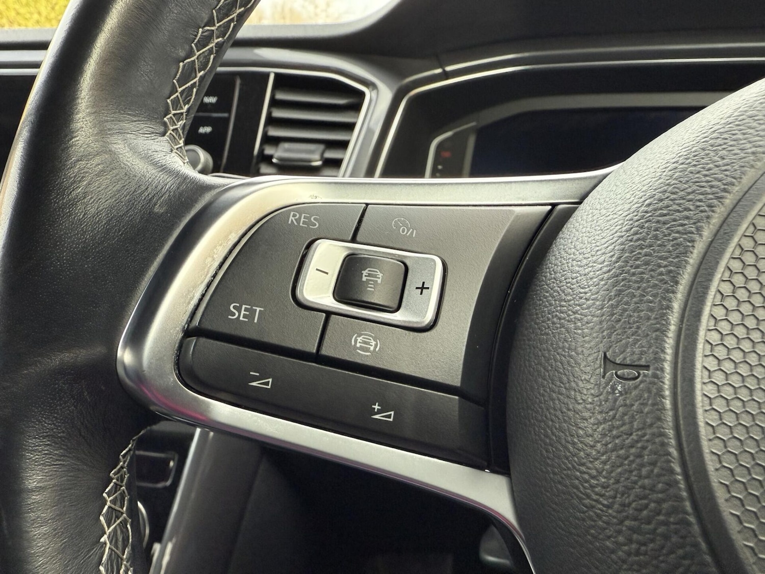 Used Volkswagen T-Roc 2020 for sale - 76906171: Photo 28