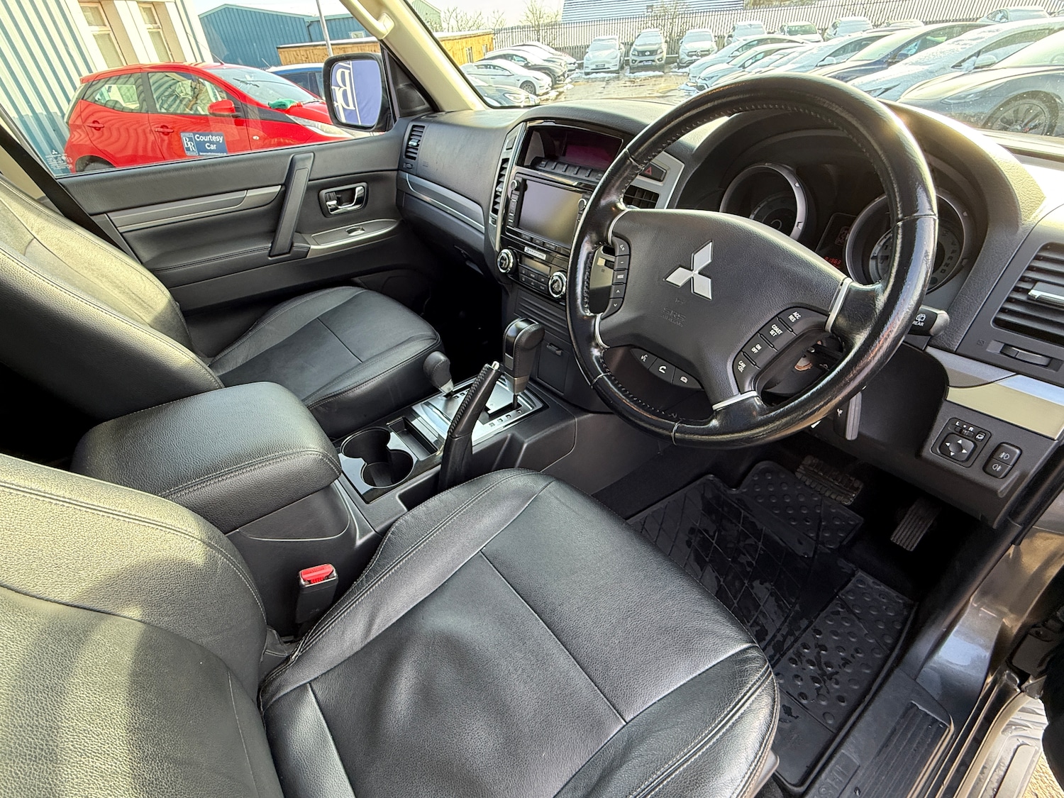 Used Mitsubishi Shogun 2016 for sale - 77556096: Photo 2
