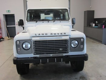 Land Rover - Defender