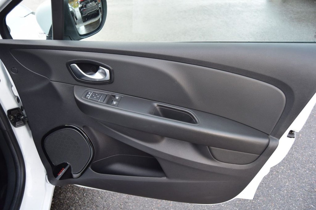 Used Renault Clio 2017 for sale - 76582570: Photo 30