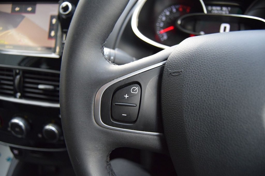 Used Renault Clio 2017 for sale - 76582570: Photo 31