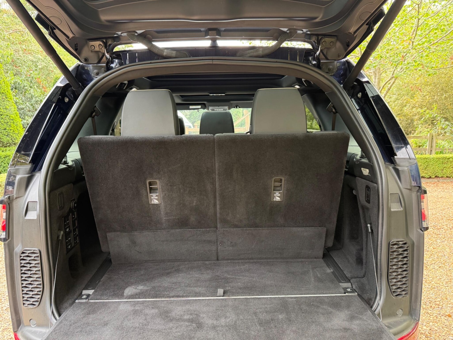 Used Land Rover Discovery 2019 for sale - 76138234: Photo 32
