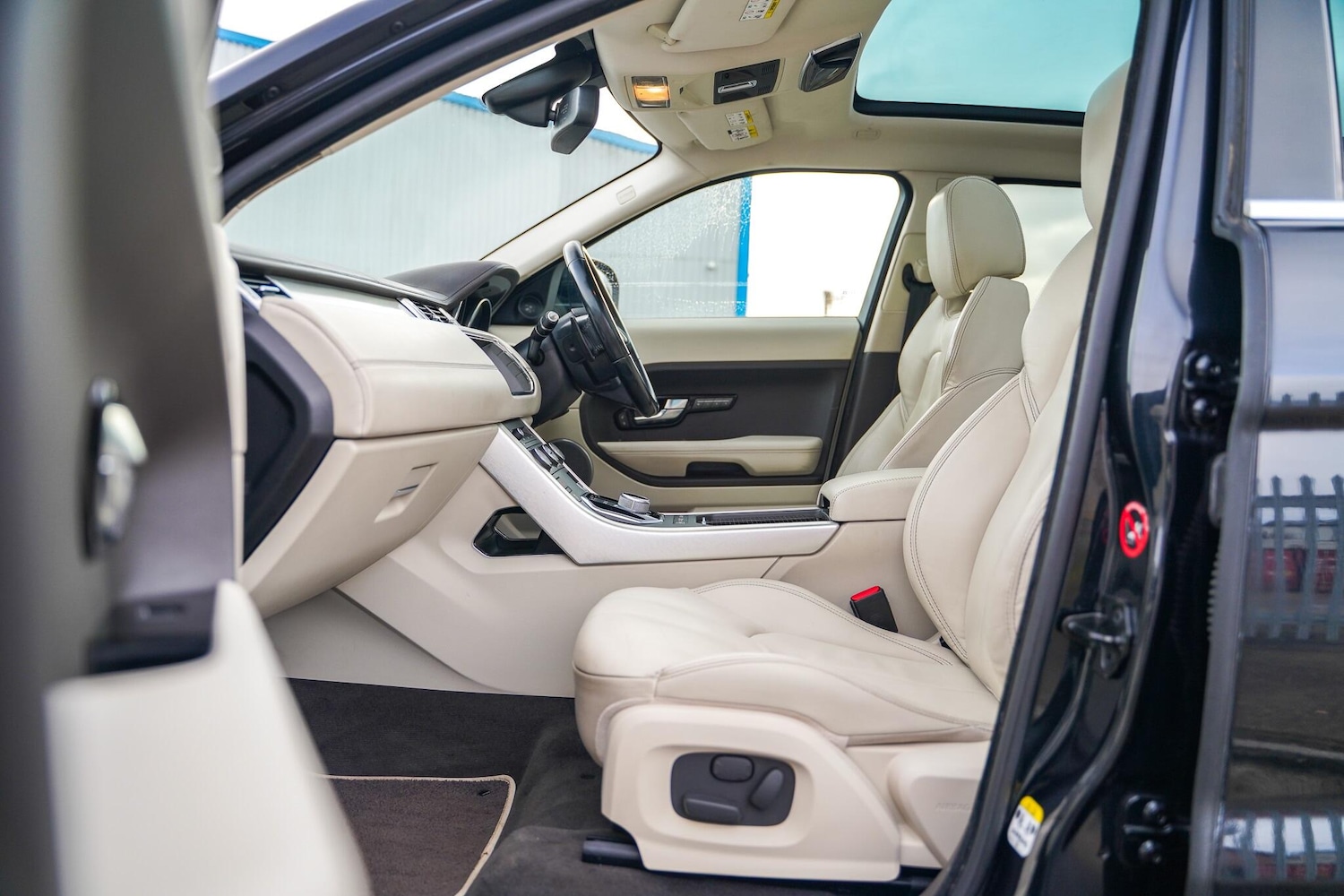 Used Land Rover Range Rover Evoque 2011 for sale - 76990900: Photo 15