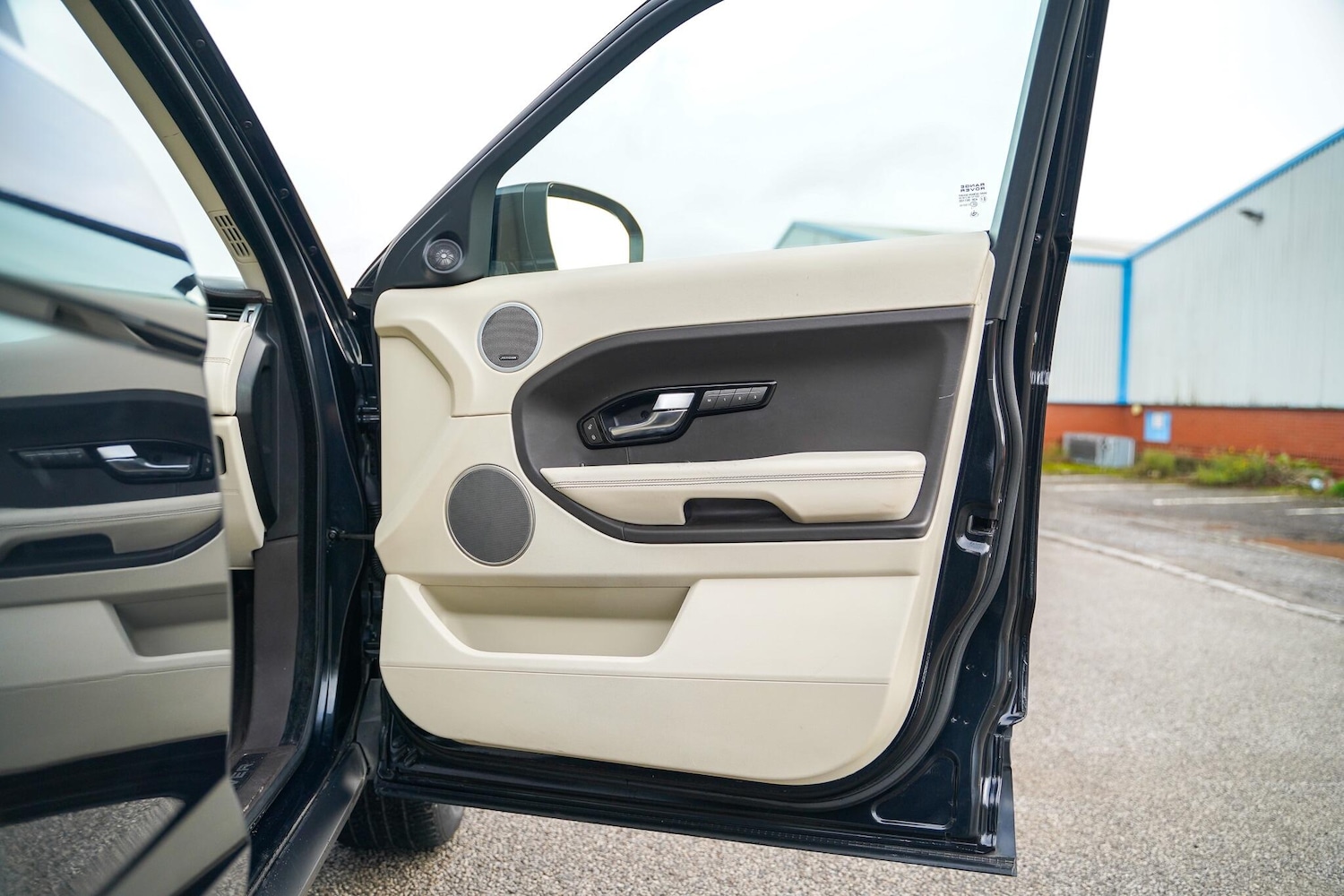 Used Land Rover Range Rover Evoque 2011 for sale - 76990900: Photo 35